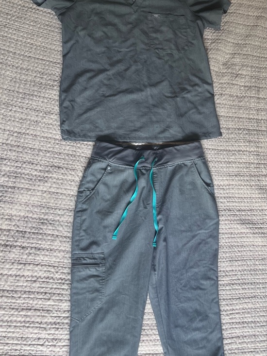 Figs Tops - Figs Charcoal Gray Scrub Top with Pocket Tab